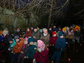 Waldadvent in der Fatima-Grotte (© Karl-Franz Thiede)